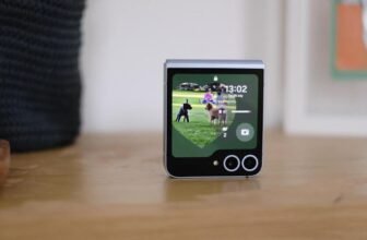 Samsung might lastly give the Galaxy Z Flip a bigger cowl display screen